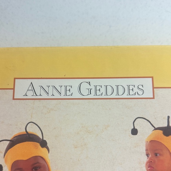 Bumblebee Baby Jigsaw Puzzle - Picture 3 of 7